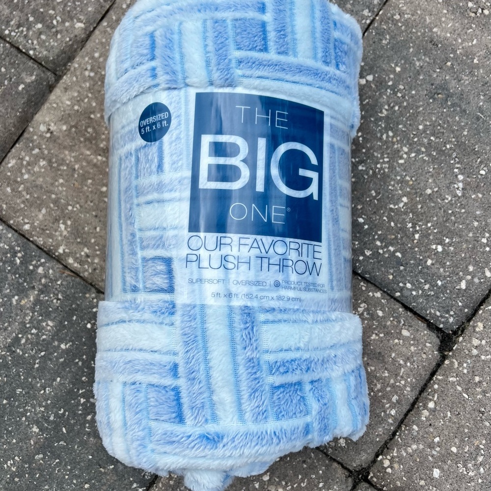 The Big One Plush Throw Blanket - Light Blue Waffle Design 5ft x 6ft NWT